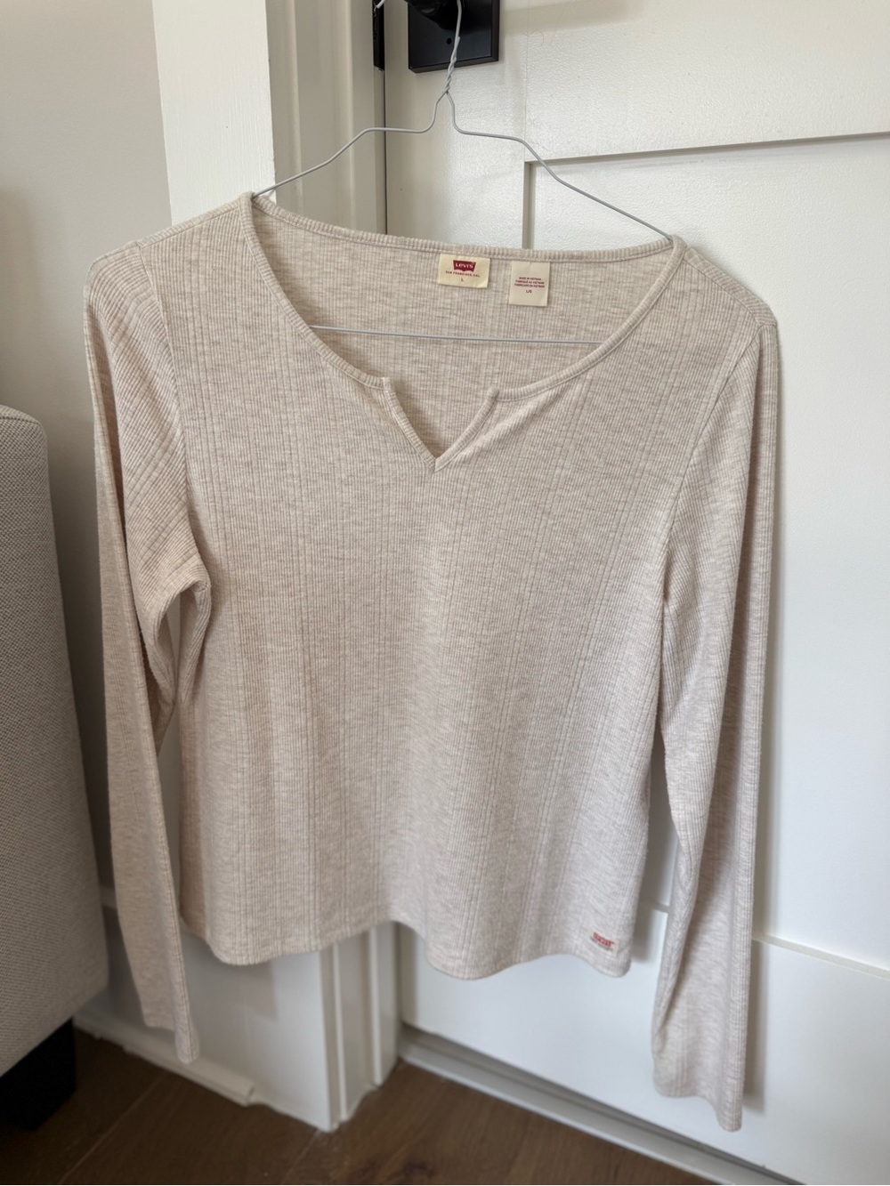 Levi’s oatmeal heather long-sleeve tee